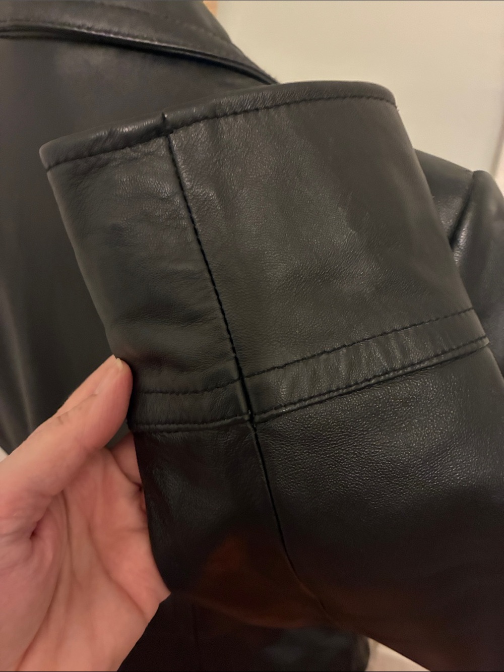 i.e. Leather Jacket - Picture 3 of 4